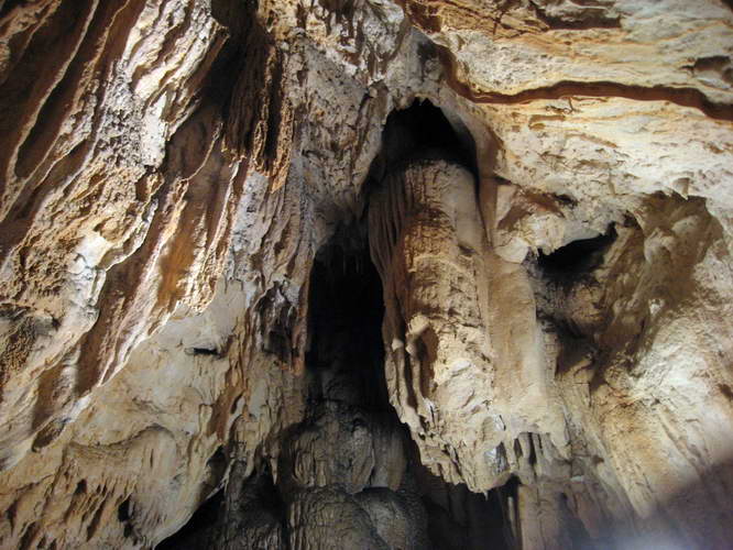 Kroatien-2010-022.JPG - in der oberen Höhle