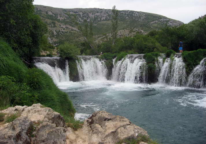 Kroatien-2011-106.jpg - ein Wasserfall von 3m Höhe