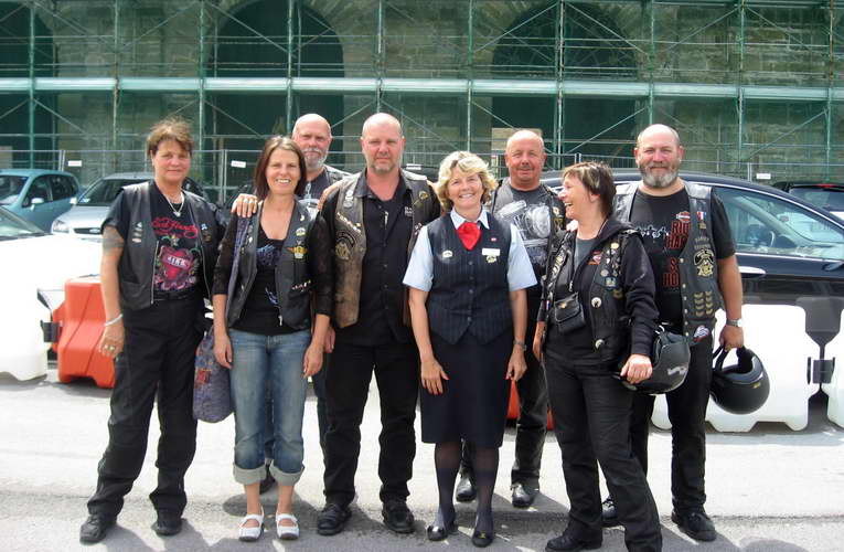 Kroatien-2011-172.jpg - letztes Gruppenbild mit zusätzlicher Dame
