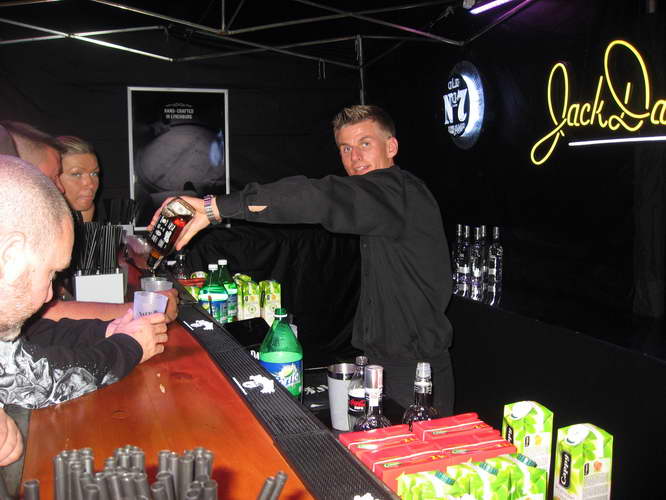 Kolberg-2010-06.jpg - unglaublich aber wahr - Jack Daniels und Finlandia Wodka gab es hier umsonst