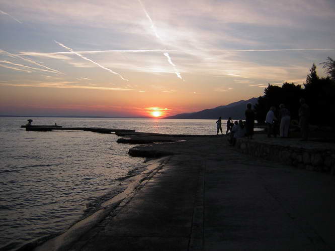 Kroatien-2010-052.JPG - abends am Hotelstrand