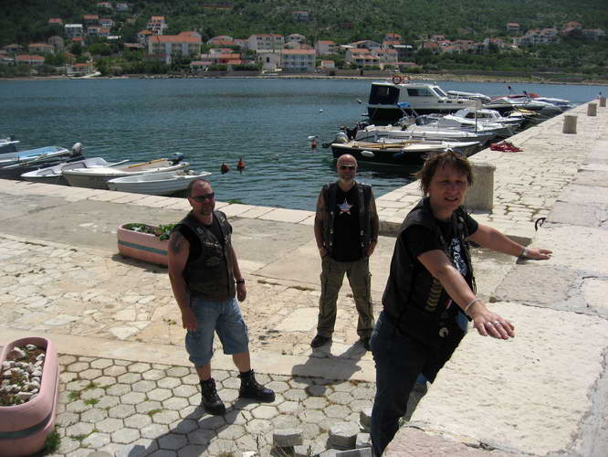 Kroatien-2010-124.JPG - Pause mit herrlichem Ausblick