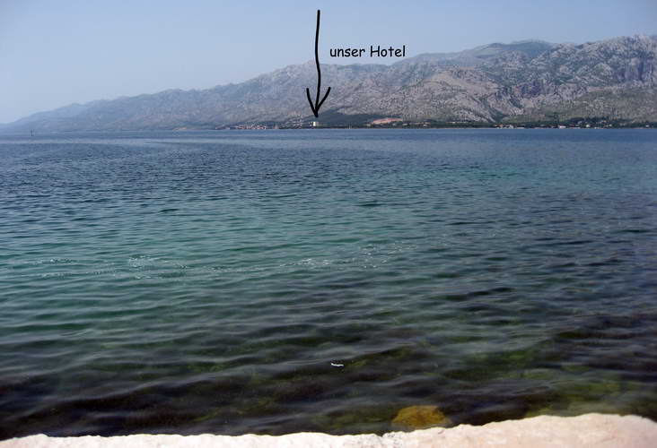 Kroatien-2010-125.JPG - auf der anderen Seite des Velebitski Kanals liegt Starigrad mit unserem Hotel