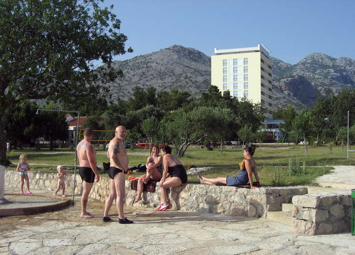 Kroatien-2010-127.JPG - Baden am Hotelstrand