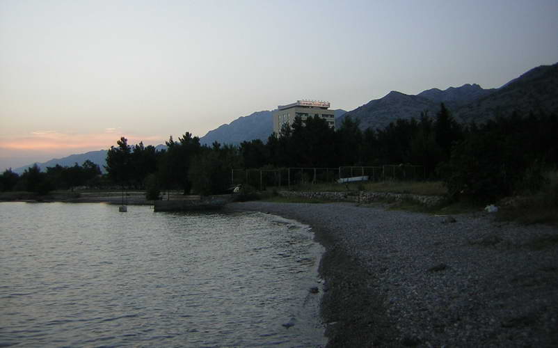 Kroatien-2010-132.jpg - abends am Hotelstrand