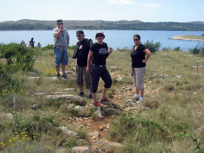 Kroatien-2010-144.JPG - Landgang auf einer der Inseln