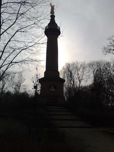 Kremmen-03-2011-09.jpg - Die Siegessäule bei Hakenberg