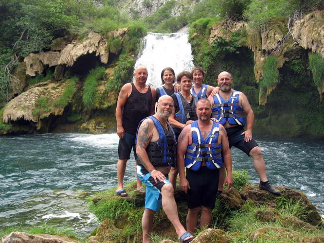 Kroatien-2011-093.JPG - Gruppenbild - mal mit anderen Westen