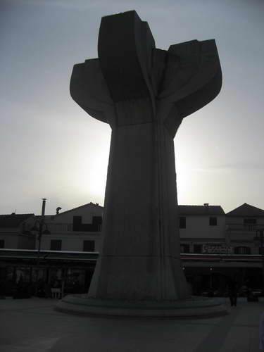 Kroatien-2011-164.jpg - Denkmal und Wahrzeichen der Stadt Vodice