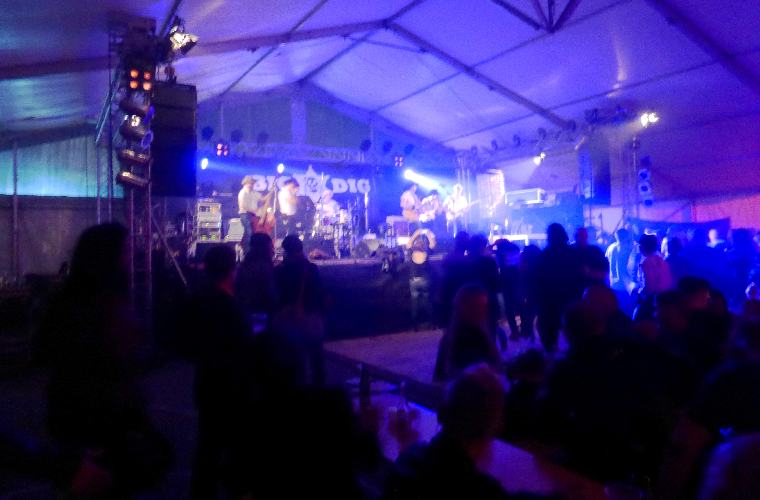 Faaker-See-2014-039.jpg - im Zelt mit BigDig
