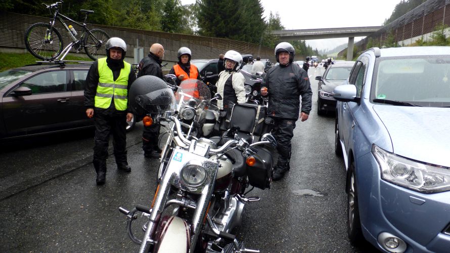 Faak-2015-03.jpg - Stau auf der Tauernautobahn vor dem Katschbergtunnel