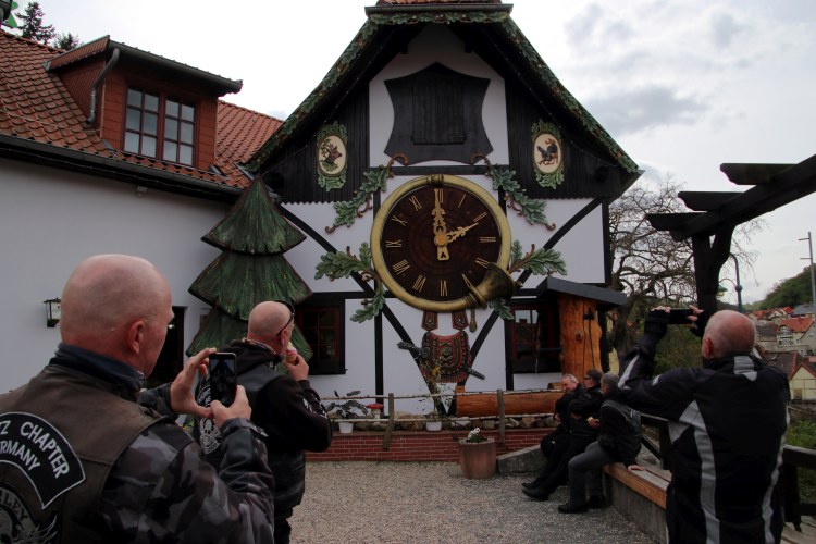 Maennertour-2018-12.jpg - die weltgrößte Kuckucksuhr außerhalb des Schwarzwaldes