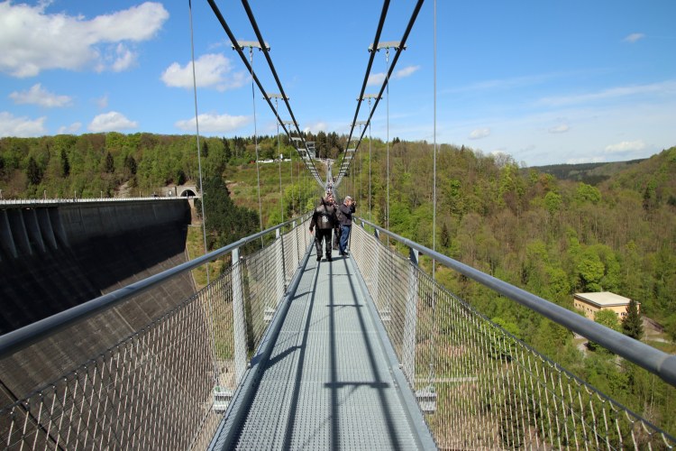 Maennertour-2018-43.jpg - die Brücke schwingt auch bei Windstille