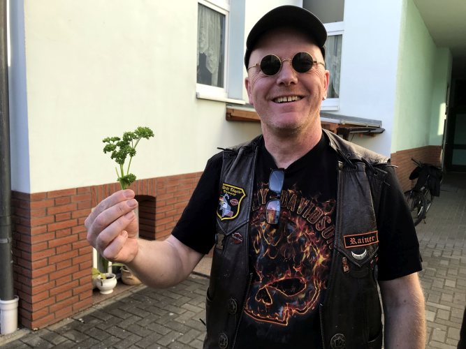 Maennertour-2018-85.JPG - Rainer hat das Gemüse für uns alle mitgebracht