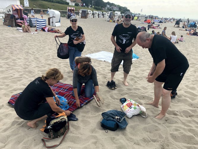 Kuebo und Mannes Beerdigung-05.jpg