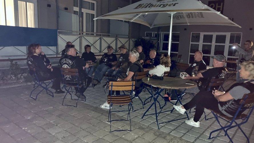 Kuebo und Mannes Beerdigung-11.jpg