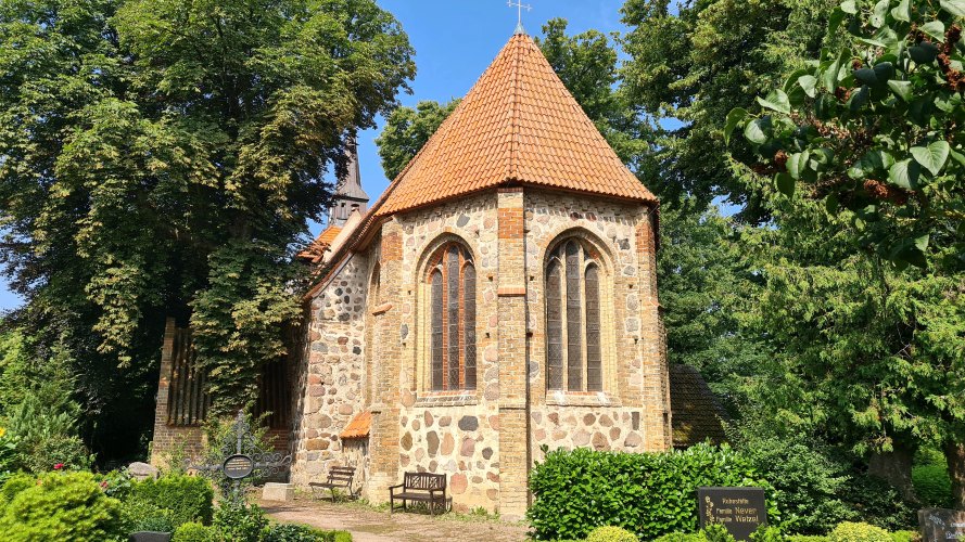 Kuebo und Mannes Beerdigung-13.jpg