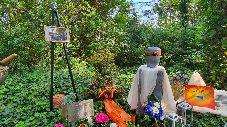 Kuebo und Mannes Beerdigung-16.jpg