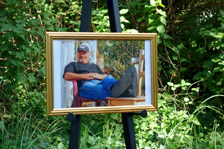 Kuebo und Mannes Beerdigung-17.jpg