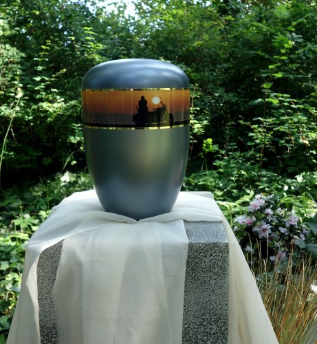 Kuebo und Mannes Beerdigung-19.jpg