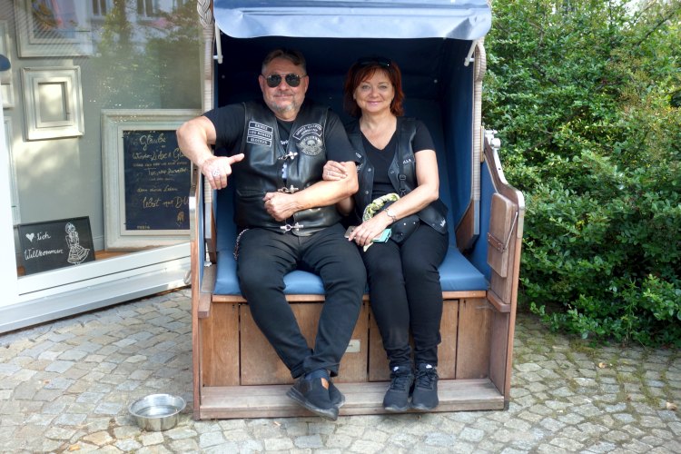 Kuebo und Mannes Beerdigung-30.jpg