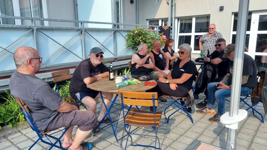 Kuebo und Mannes Beerdigung-31.jpg