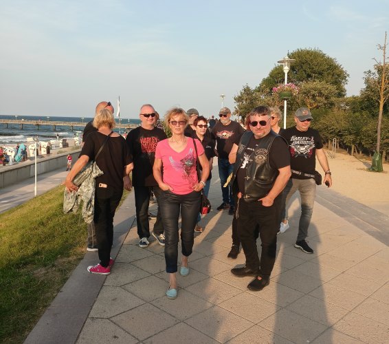 Kuebo und Mannes Beerdigung-37.jpg