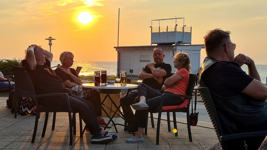 Kuebo und Mannes Beerdigung-42.jpg