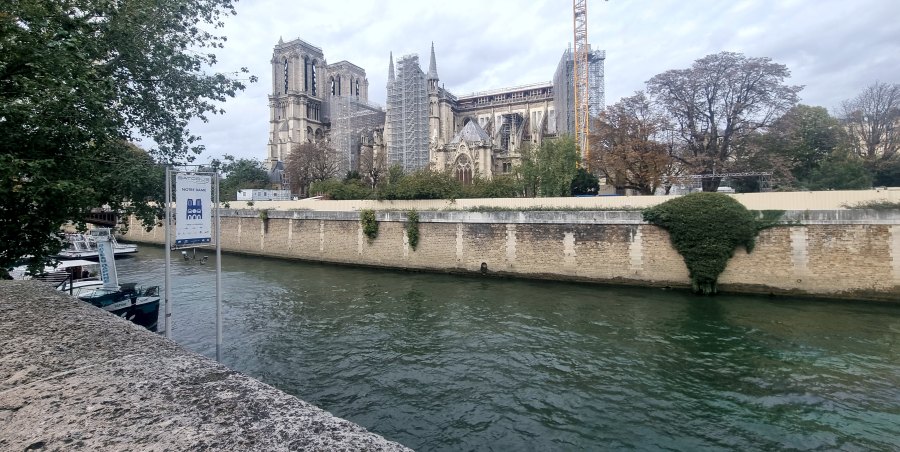 Paris-03.jpg - eingerüstet nach dem Brand