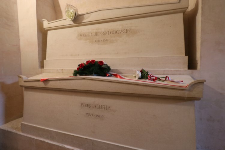 Paris-46.jpg - die Grabstätten der Curies