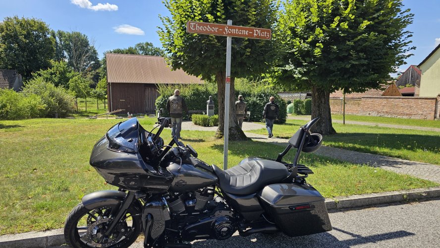 Tour zum Koenigsgrab bei Seddin-07.jpg