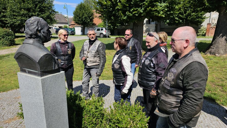 Tour zum Koenigsgrab bei Seddin-08.jpg
