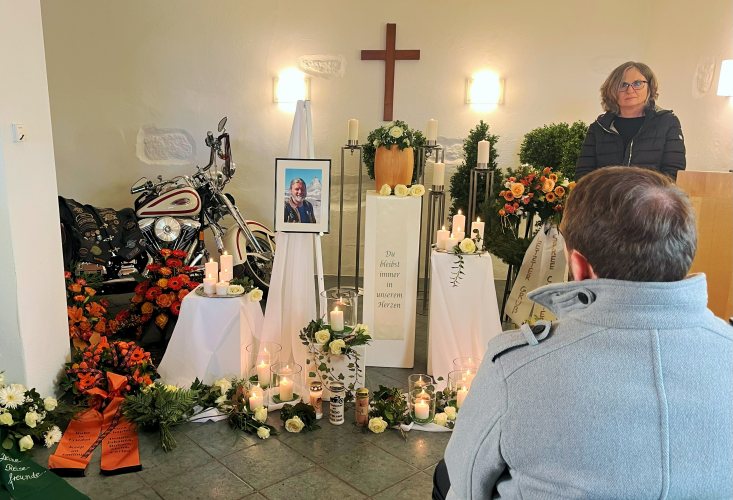 Ebbos Beisetzung-2.jpg