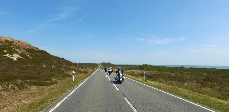 Urlaub-2025-030.JPG - Ausfahrt über die Insel
