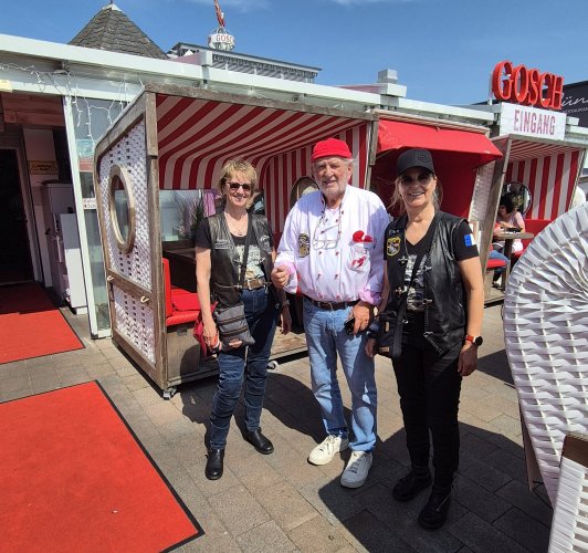 Urlaub-2025-032.jpg - unsere Mädels mit Gosch