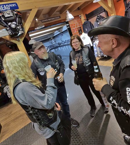 Harley-Night-09.jpg - 76D8FBCC-3BF2-4ECE-A06C-F71ACF8B7281