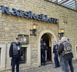 zur Party in den Ratskeller