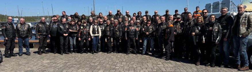 die ganze Truppe