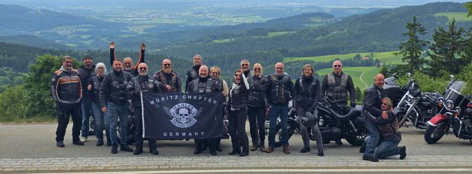 die ganze Truppe