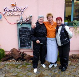 Manuela Neub�ser, Katrin Aretz und Pucki