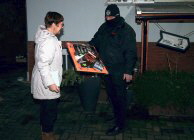 Geschenkebergabe an Emmes