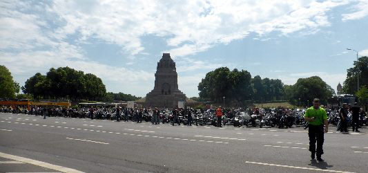 Pause vor dem V�lkerschlachtdenkmal
