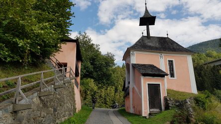 die geteilte Kirche am Kreuzbichl bei Gmnd