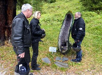Riesenamethyst-Geode, 600kg schwer, 207cm hoch