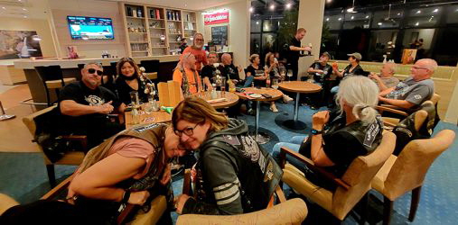 danach noch Absackerparty im Hotel