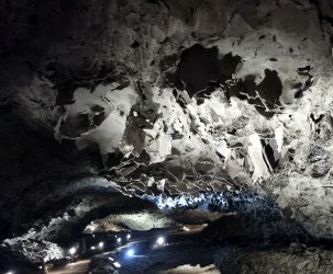 aus dem Anhydrit wird im Laufe vieler Jahre Gips