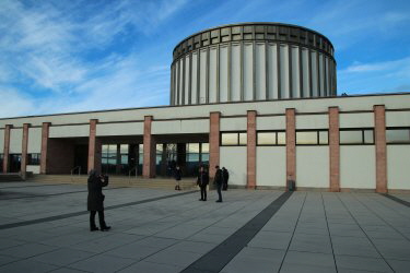 vor dem Panoramamuseum