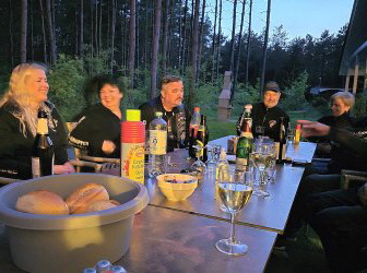 erster Abend im Ferienpark mit Grillen und ...