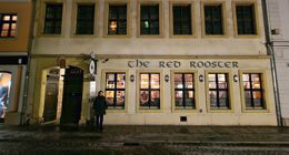 vor der Kneipe Red Rooster vor der Kneipe Red Rooster