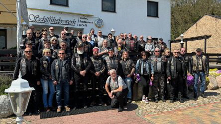 die ganze Truppe